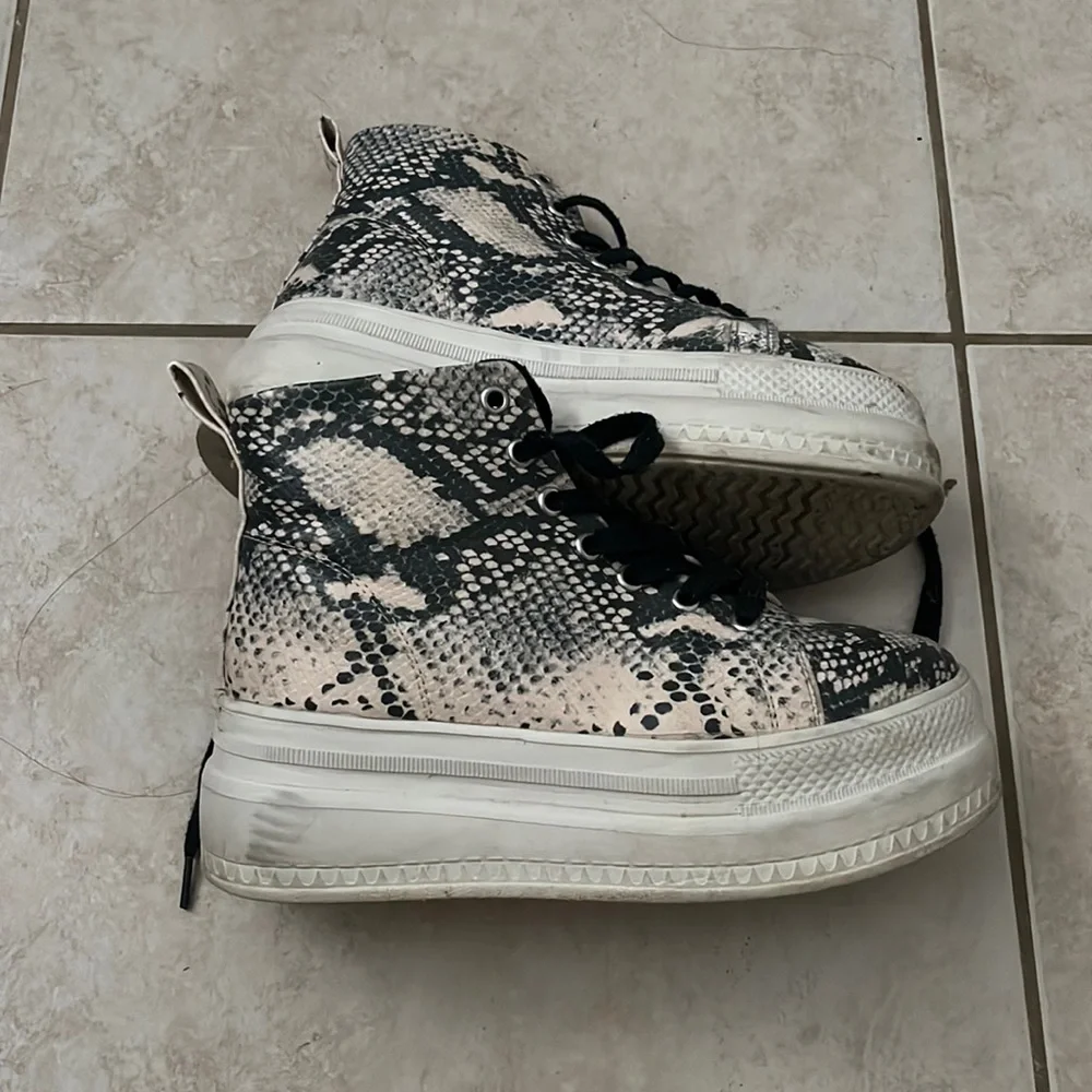 Platform High-Top Sneakers in Snake Print (Black, Cream)